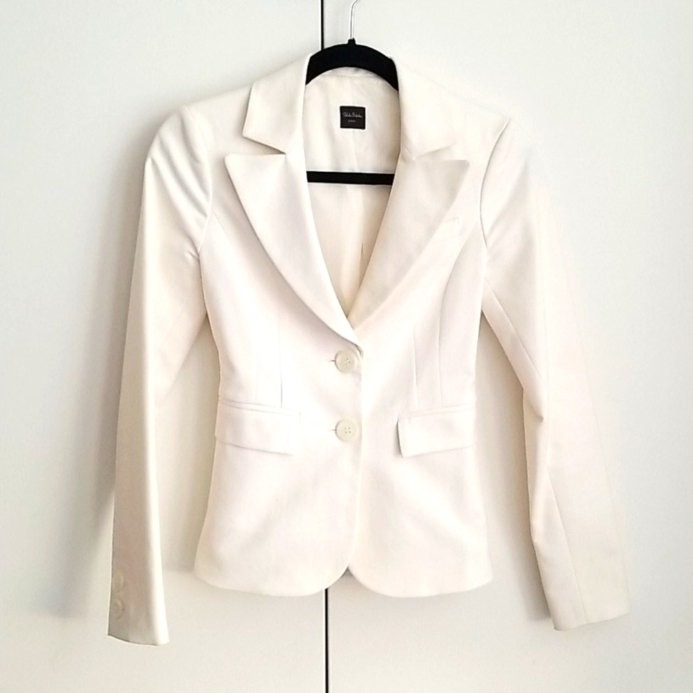 Aritzia white fitted blazer